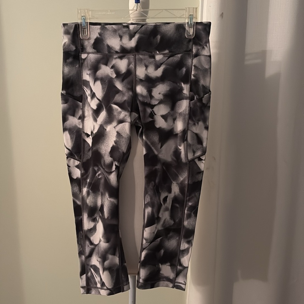 Lululemon Athletica Black and Gray Camouflage Leggings, Size 10